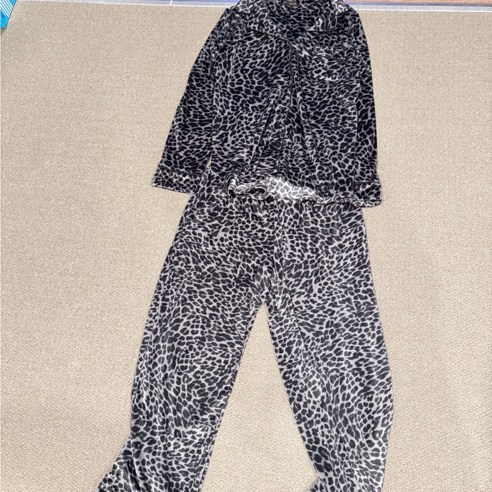 Donna Karan Leopard-Print Lounge Set in Black & White